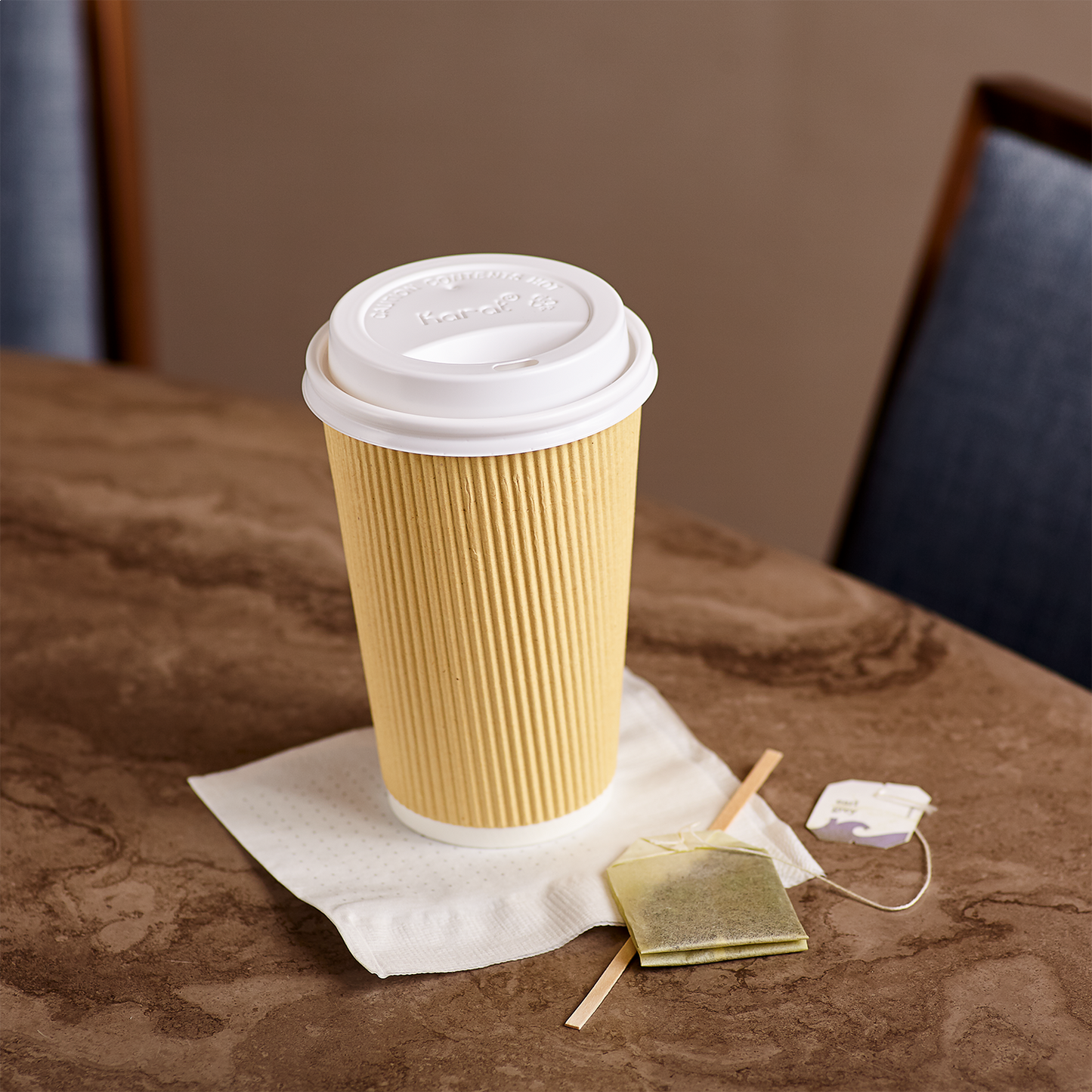 Karat 10-24oz Sipper Dome Lids - White (90mm) - 1,000 ct